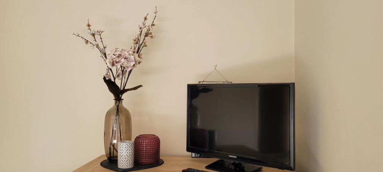 Ha'Penny Acre Bed & Breakfast Sherfield English Eksteriør bilde