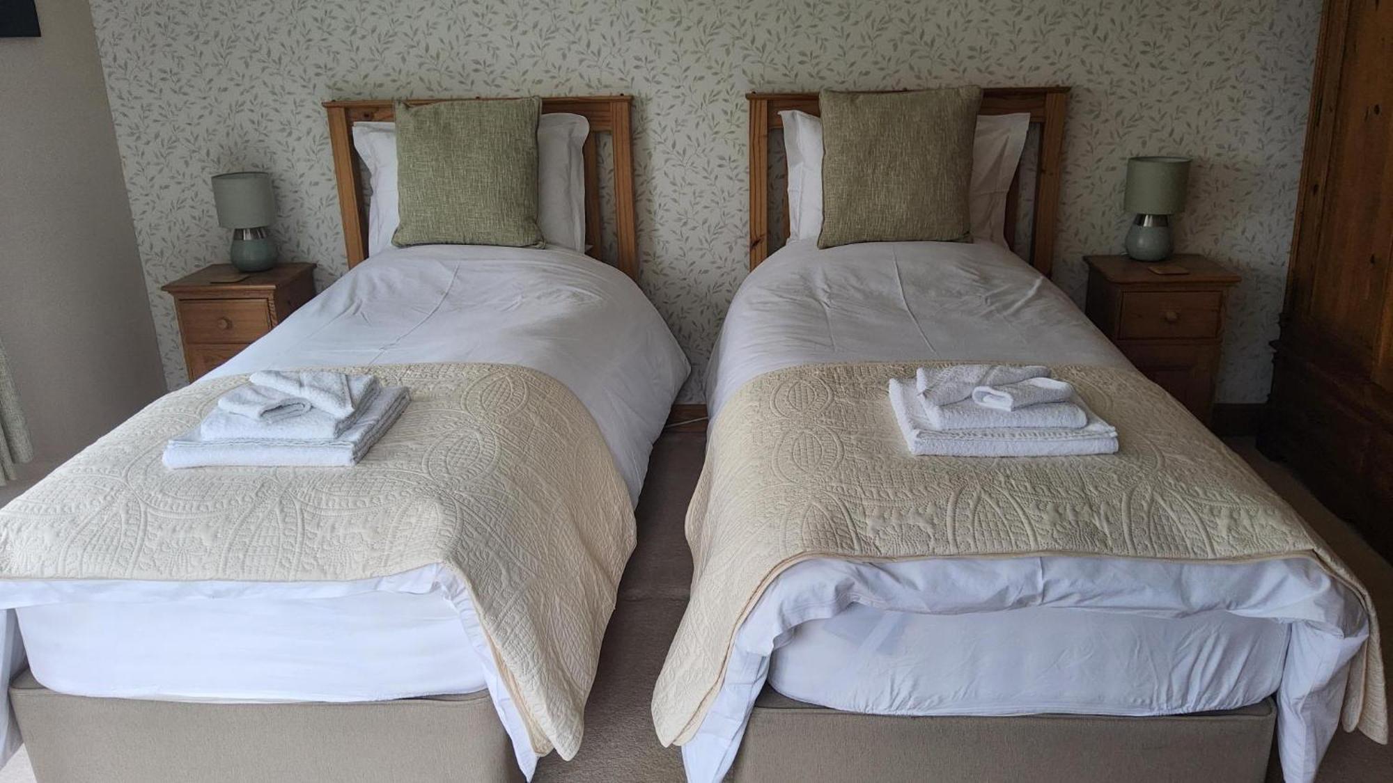 Ha'Penny Acre Bed & Breakfast Sherfield English Eksteriør bilde