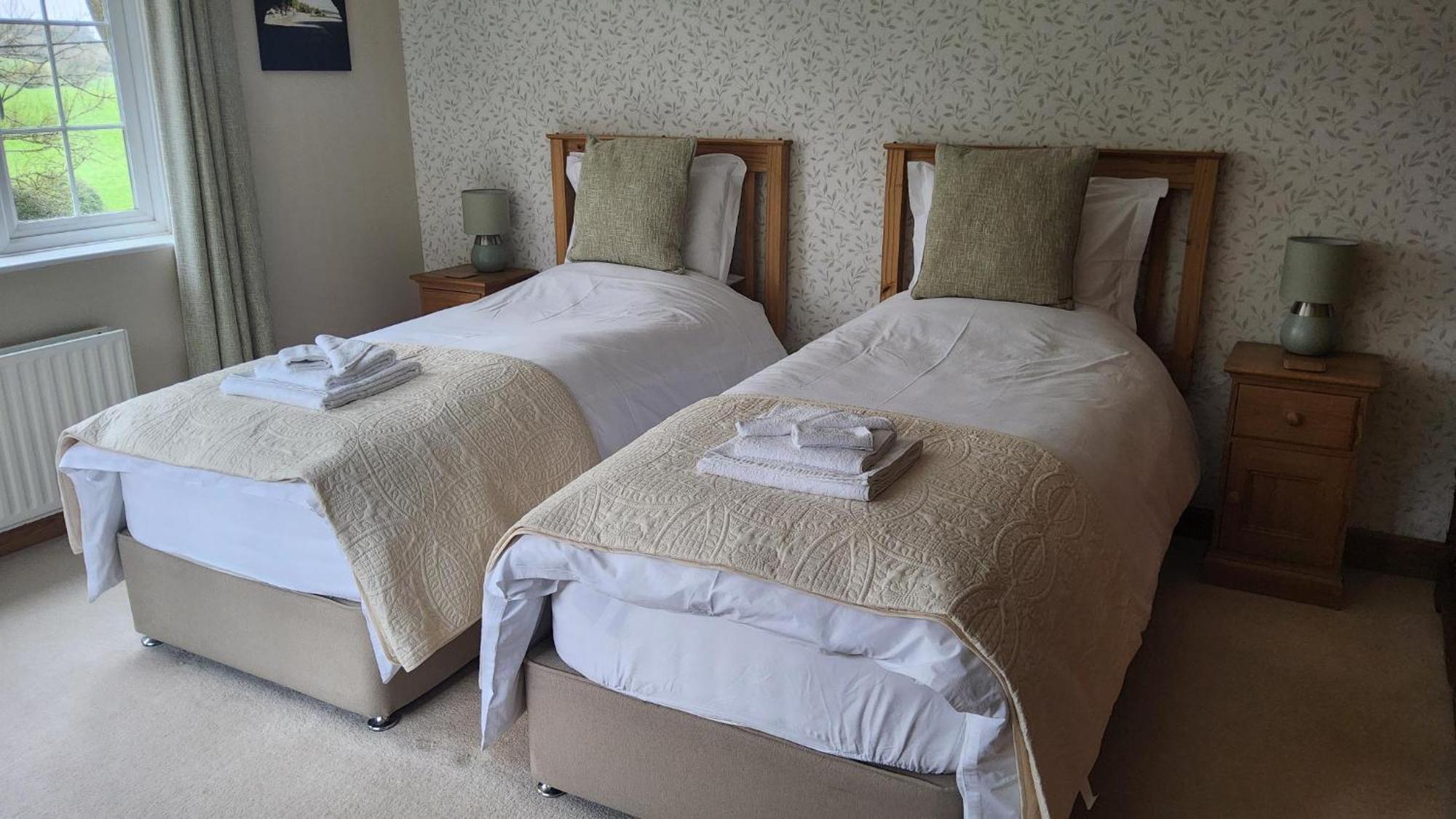 Ha'Penny Acre Bed & Breakfast Sherfield English Eksteriør bilde