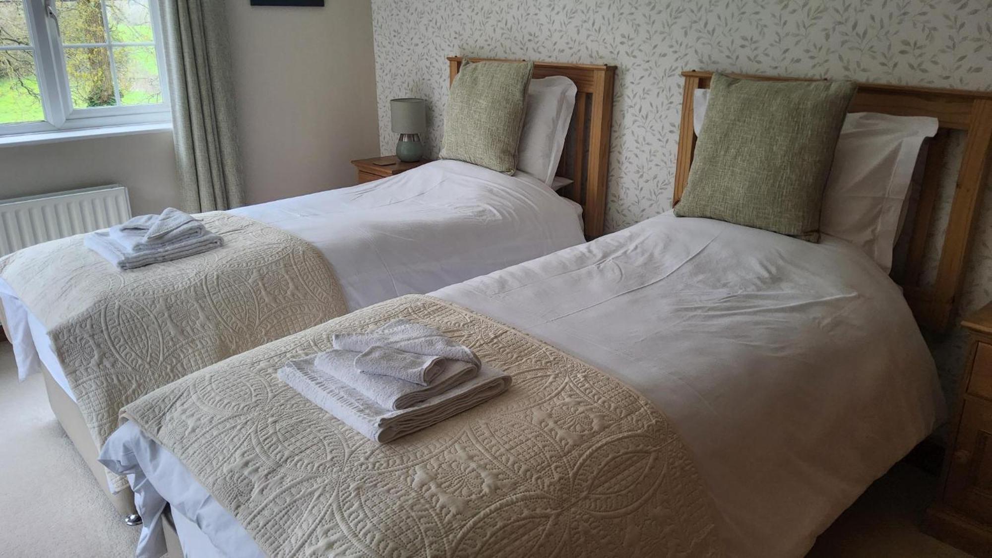 Ha'Penny Acre Bed & Breakfast Sherfield English Eksteriør bilde
