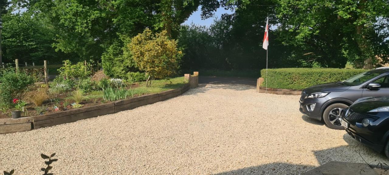 Ha'Penny Acre Bed & Breakfast Sherfield English Eksteriør bilde