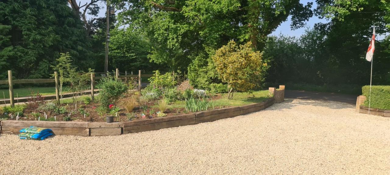 Ha'Penny Acre Bed & Breakfast Sherfield English Eksteriør bilde