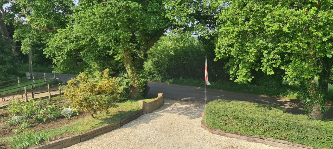 Ha'Penny Acre Bed & Breakfast Sherfield English Eksteriør bilde