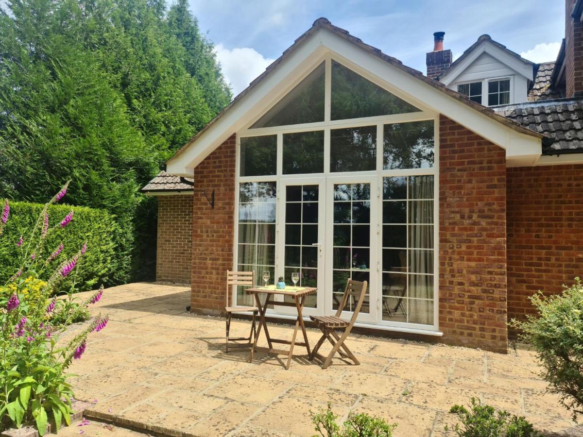 Ha'Penny Acre Bed & Breakfast Sherfield English Eksteriør bilde