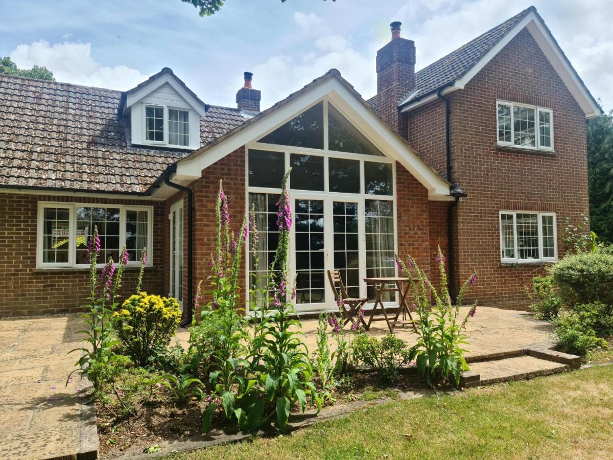 Ha'Penny Acre Bed & Breakfast Sherfield English Eksteriør bilde